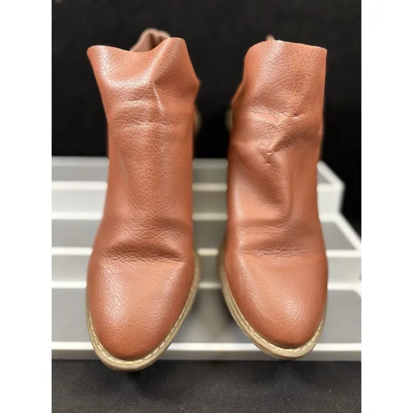 Universal Threads Women's Size‎ 9.5 Brown Ankle Booties Pull On Block Heel - Image 3