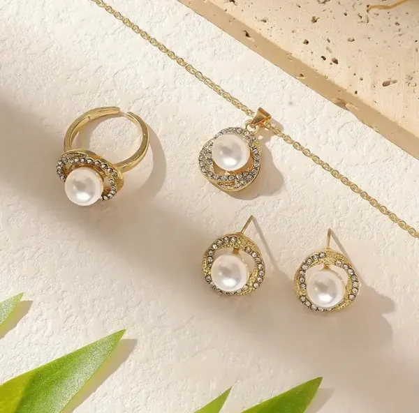Elegant Gold and Pearl Jewelry Set - Image 3
