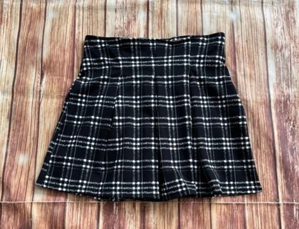 Lux LA Women’s Plaid Mini Skirt Black Size Medium - Image 3