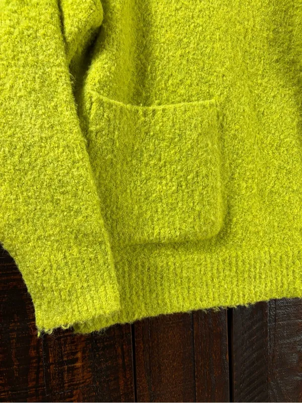 Line and Dot Green Thick Winter Sweater SMALL - Image 5