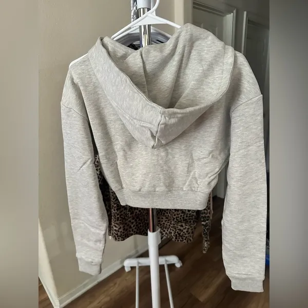 NWT WeWoreWhat Light Gray Zip-Up crop hoodie and Joggers Set XS - Image 7