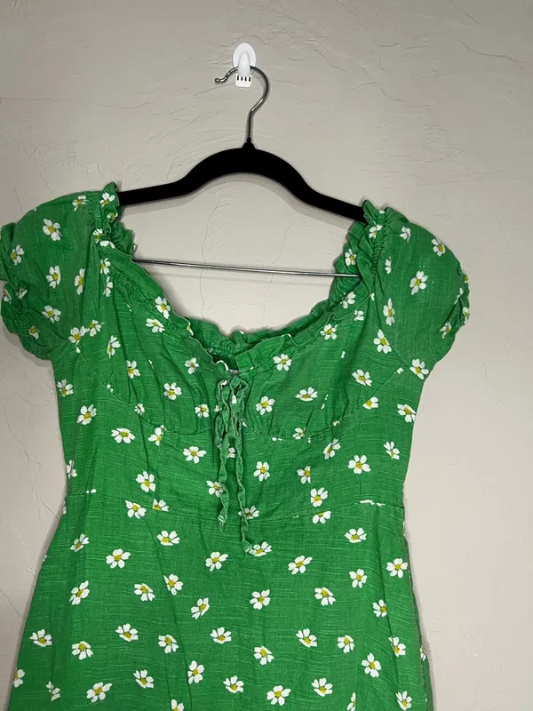 Urban Outfitters UO Magpie Off Shoulder Green Daisy‎ Mini Dress - Image 4