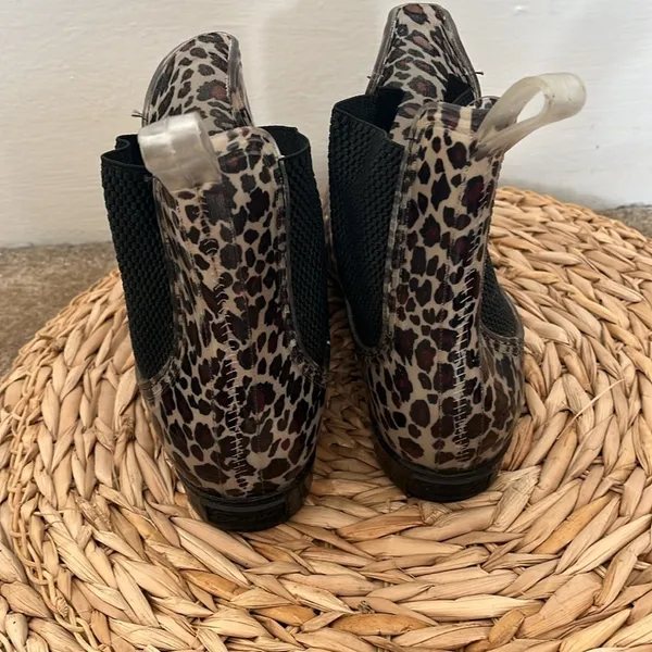 New Seven7 For All Mankind leopard print pointy toe Pull Tab Chelsea Rain Boots - Image 6