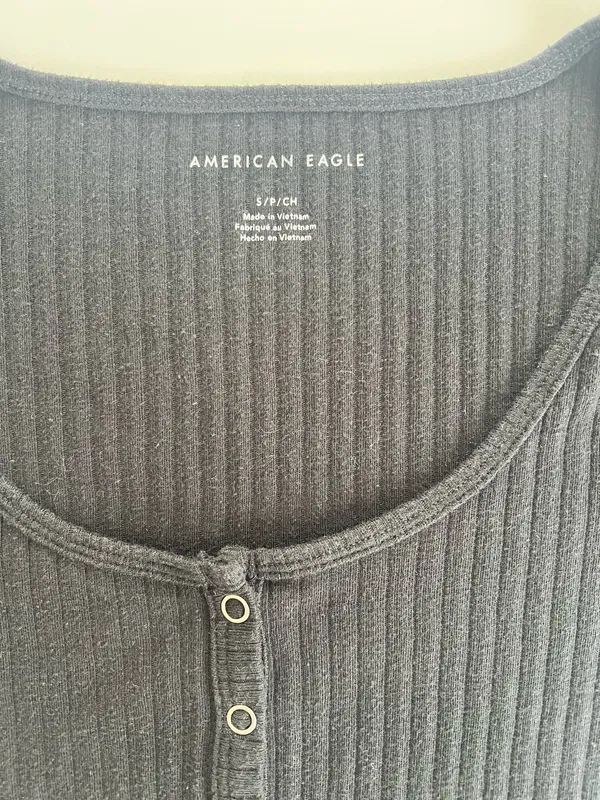 American Eagle black crop T-shirt - Image 2