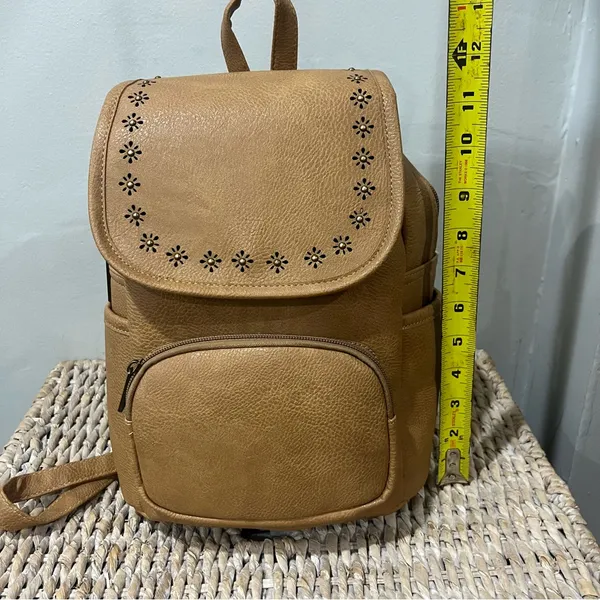 NEW Revive Vegan Backpack Handbag Tan 12” Tall Floral Zip‎ - Image 7