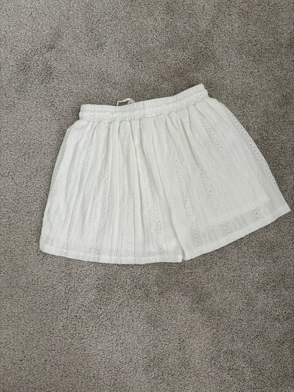BCBGeneration White Eyelet Shorts - Image 3