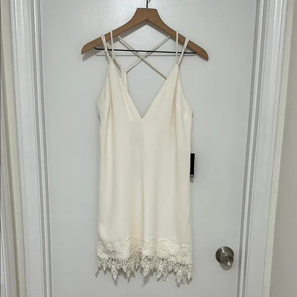 EXPRESS | NWT Woman's Off White Strappy Lace‎ Hem Shift Mini Dress, Size 10 - Image 2