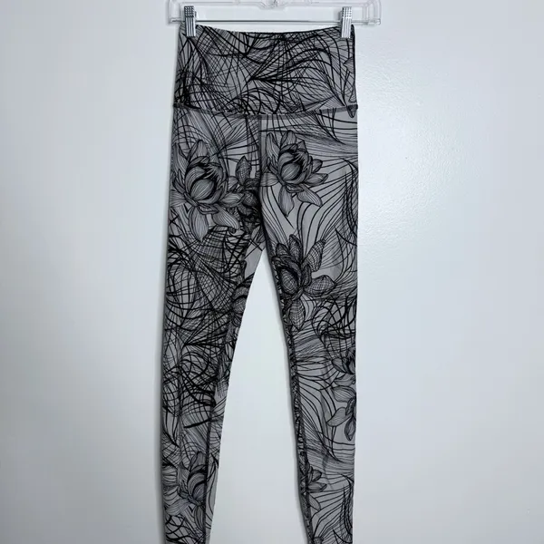 Beyond Yoga Flip It And Reverse It High Waisted Yoga Leggings Gray/Black - Image 3