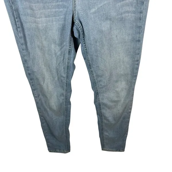 We‎ The Free Jeans Light Wash Straight Leg Skinny Fit Stretch Women’s Size 30 - Image 2