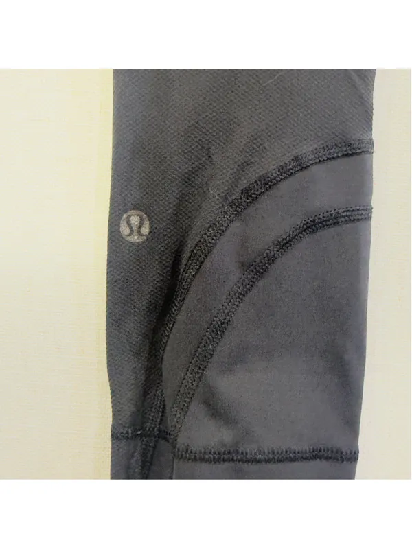 lululemon Women’s 4 Black Cropped Leggings 23” Inseam READ - Image 3