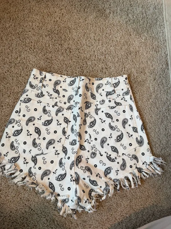 Kittenish shorts  - Image 2