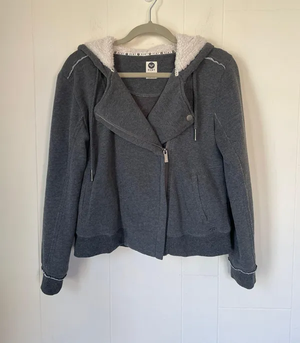 Roxy grey hooded zip up Peacoat style jacket Sherpa lined Women’s size medium - Image 5