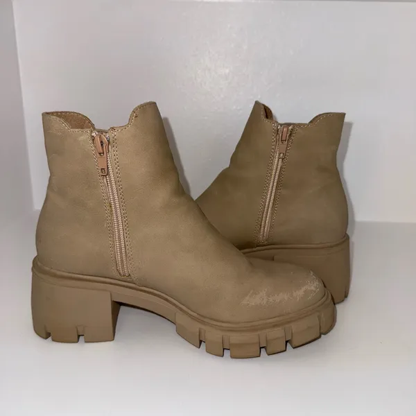 Steve Madden Chelsea Boots - Image 4