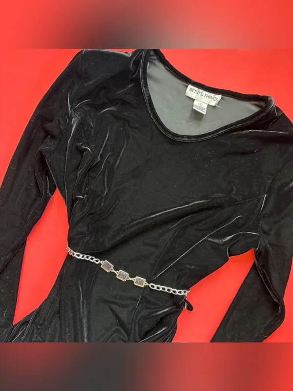 Vintage Solid Black Long Sleeve Velvet Dress with Chain Belt - Image 9