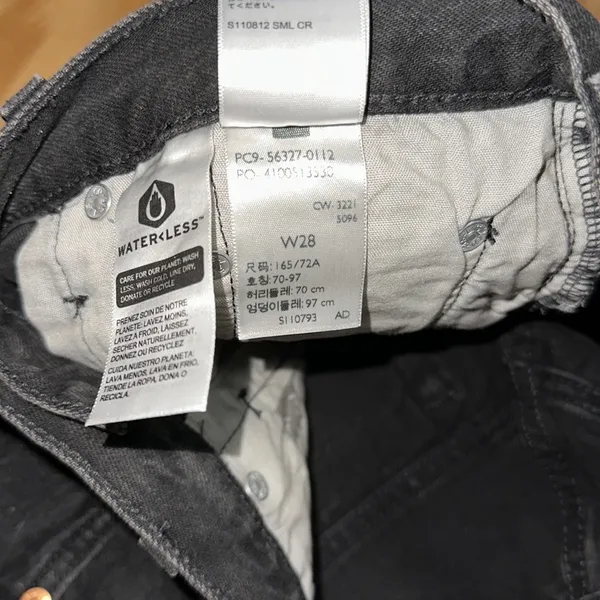 Levi’s Black Distressed Denim Shorts - Image 3