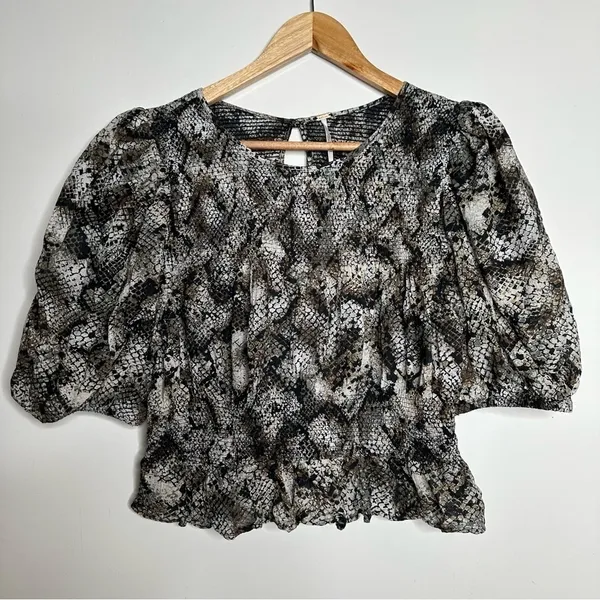Free People NWOT Black Snakeskin XOXO Smocked Blouse Size Large - Image 4