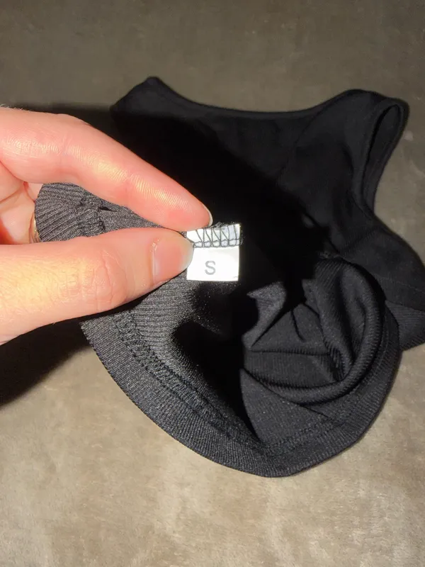 Amazon Black cropped tank top - Image 3