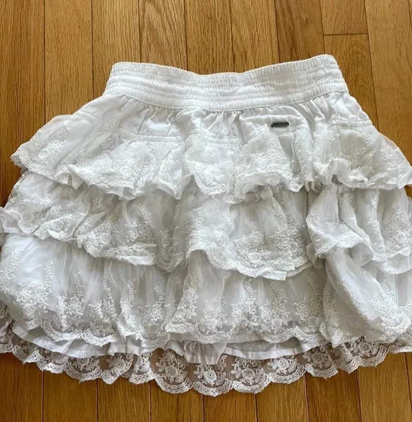 white ruffle skirt - Image 3