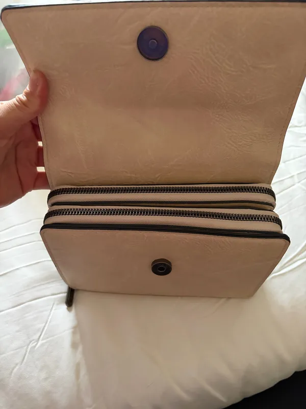 Wrangler Crossbody Purse - Image 3