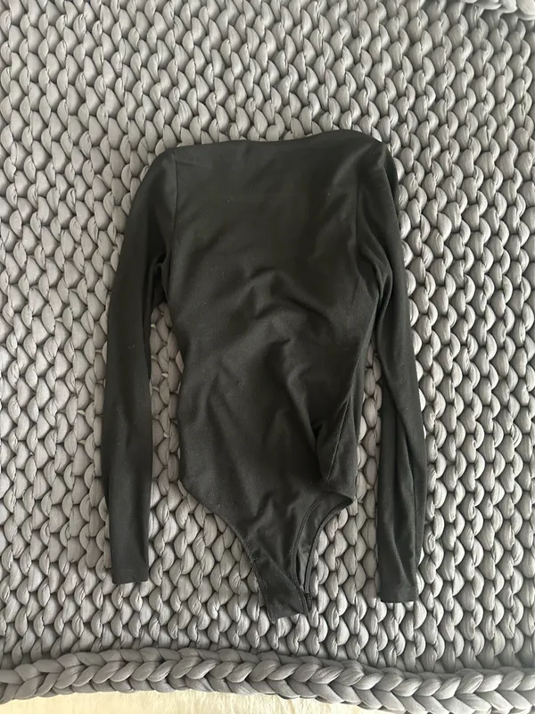 Klassy Network Deep V Long Sleeve Ribbed Bramisui - Image 7
