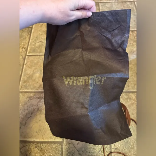 NWT Wrangler Laser Cut Printed Square Cross Body bag - Image 6