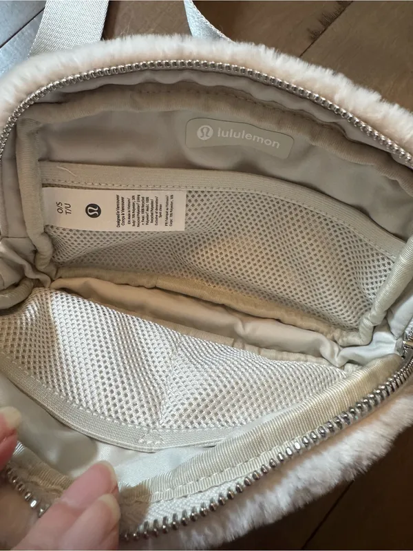 Lululemon Everywhere Belt Bag 1L Fleece Light Ivory Cream NWOT - Image 5