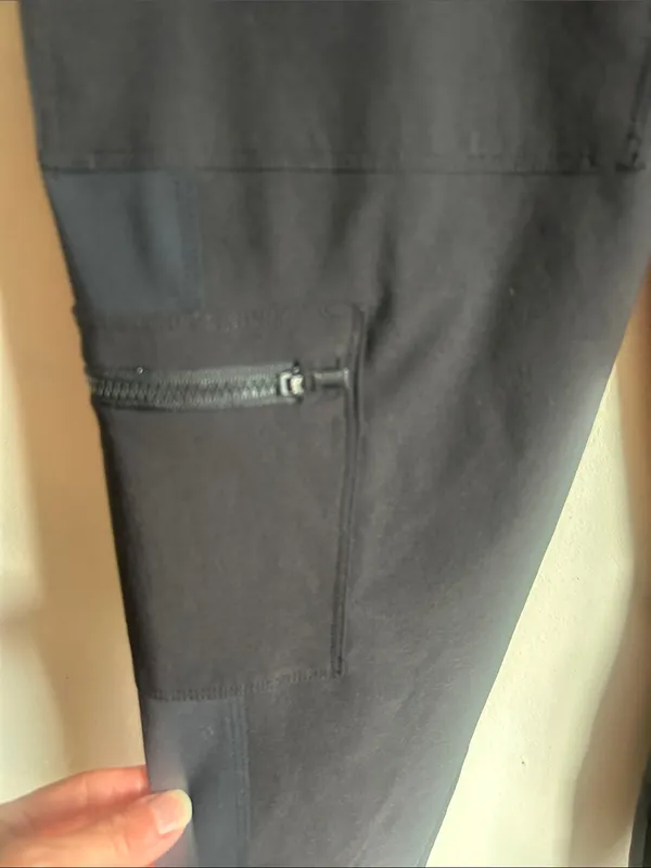 Athleta Headlands Hybrid Cargo Black Pants Size 4 - Image 5