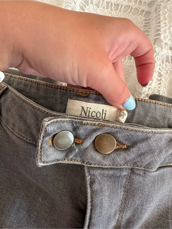 Nicoli Wide Leg Low-Rise Women's Jeans in Light Gray wash double button - Image 5