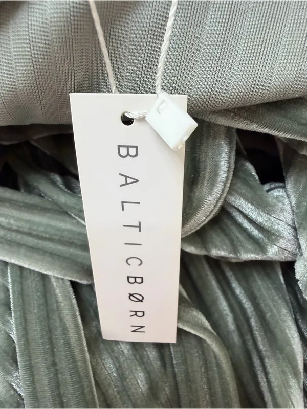 Baltic Born Andi Ribbed Velvet Wrap Maxi Dress size Medium Dusty Sage Green NEW - Image 15