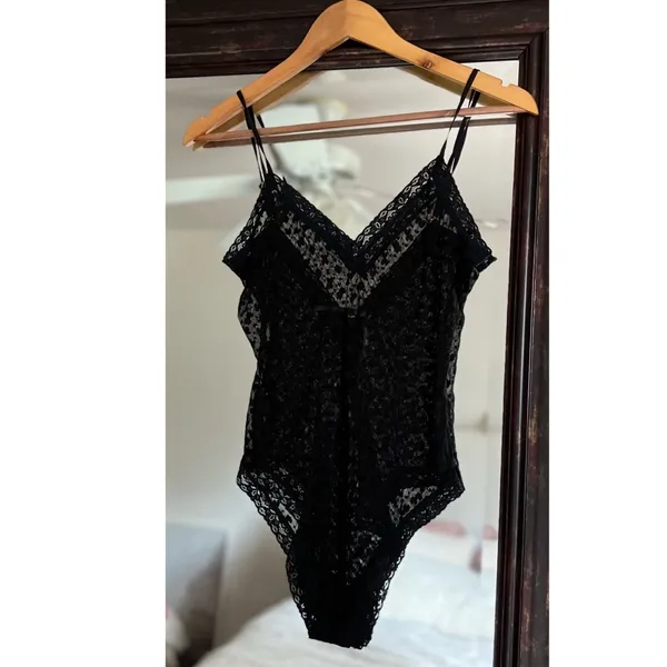 Anthropologie Sabrina Black Sheer Lace Heart Bodysuit Large New Tags - Image 3