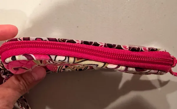 Vera Bradley | ladies Very Berry, wristlet/wallet - Image 10