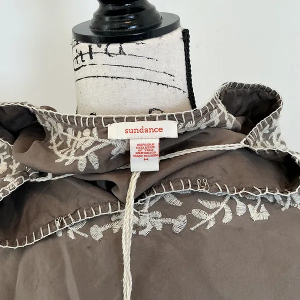 Sundance 100% Silk Embroidered Boho Tunic Brown Floral Split Neck Tie Top Medium - Image 4