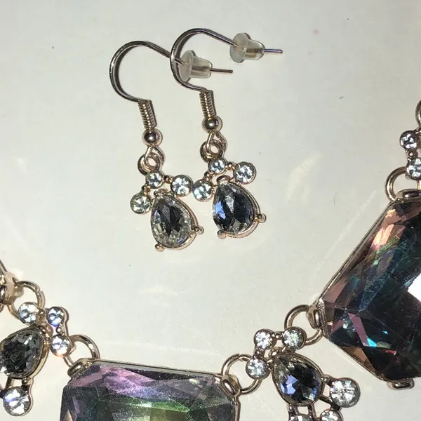 Gold Tone Aurora Crystal Statement Necklace and Earring Set - Image 4
