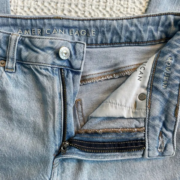 AMERICAN EAGLE Women’s AE Strigid Mom Jean in Blue Breeze Wash Denim Size 4L - Image 13
