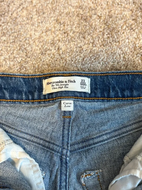 Abercrombie High-Rise Jeans 90s Straight - Image 3