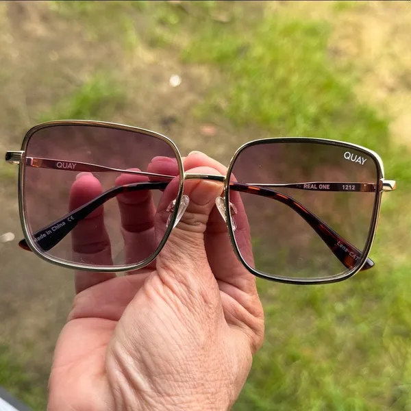 Quay Australia Gold Frame Sunglasses with Purple Lenses - Image 12
