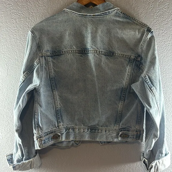 Brandy Melville John Galt Cropped Denim Jacket - Image 8