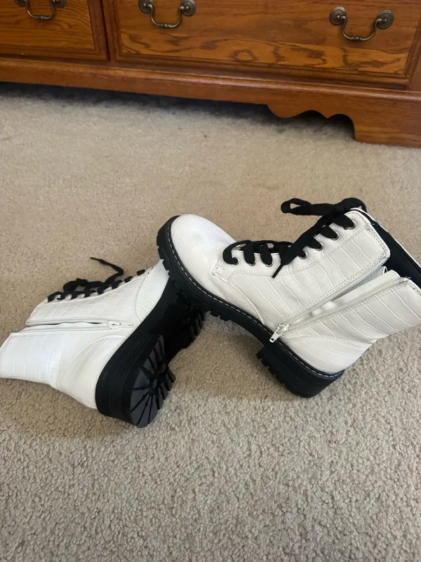 Sugar white boots Size 7 - Image 4
