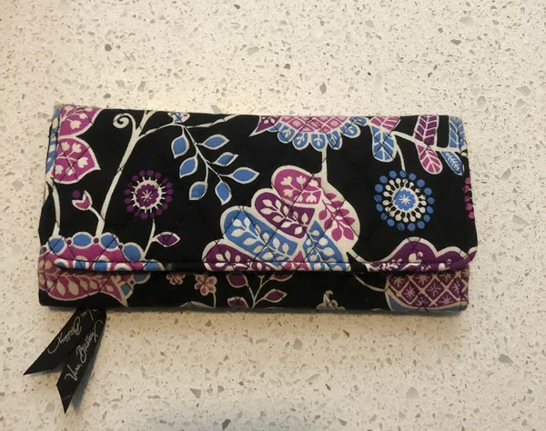 magnetic closure wallet, width is 8.5, length is 4.5 EUC - Image 3