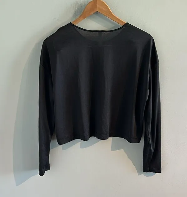 Athleta Long Sleeve Cropped Workout Top - Image 3