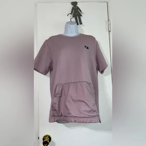 Nike mauve short sleeve shirt size medium - Image 2