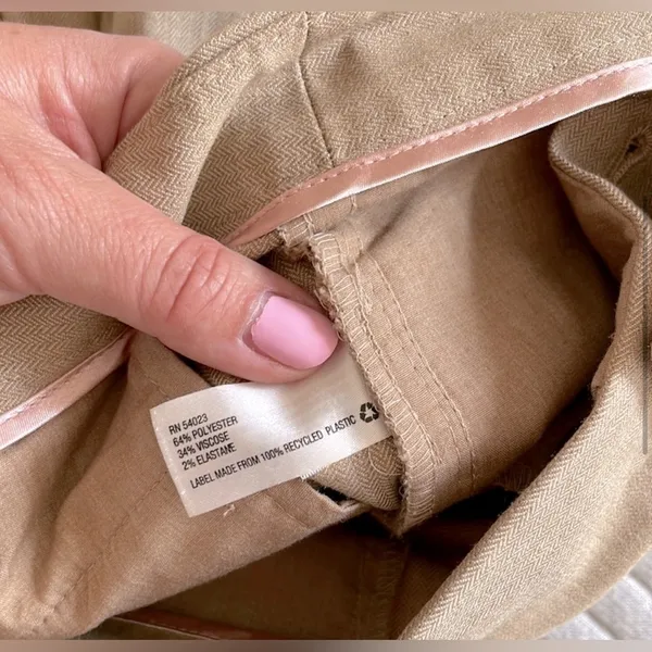 Gap Women’s Khaki Pants - Image 7