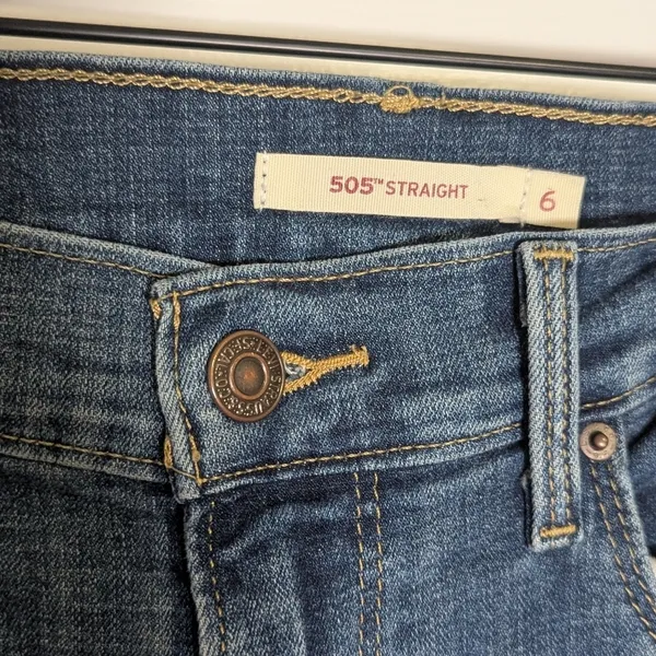 Levi’s 505 Straight Jeans Women’s Size 6S W28 L30 Medium Wash Blue - Image 2