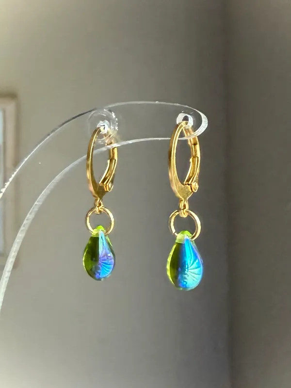 Handmade aurora olive green mini teardrop Czech glass simple minimalist earrings💚🫒💕 - Image 2