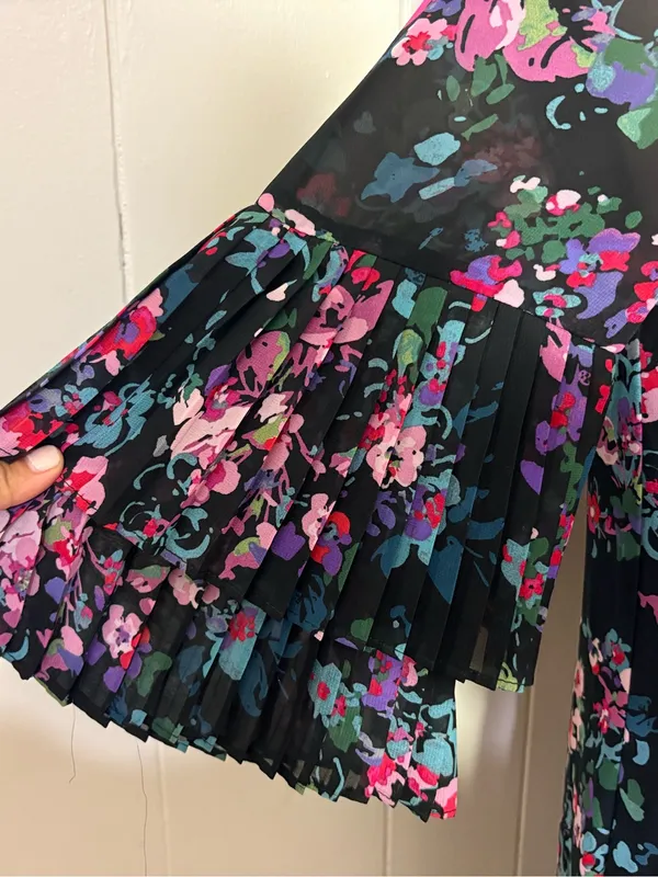 Neiman Marcus Floral Chiffon Pleated Bell Sleeve Shift Dress Size 8 - Image 4