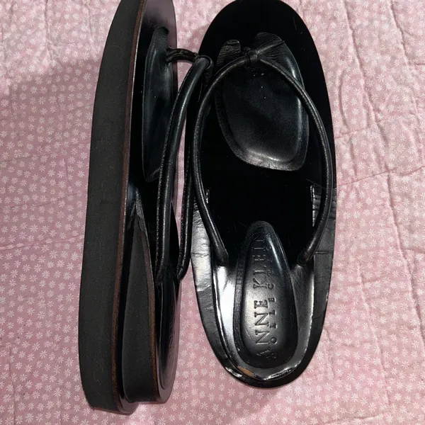 Anne Klein Collection Size 7 Black Stacked Platform Thong Sandals - Image 9
