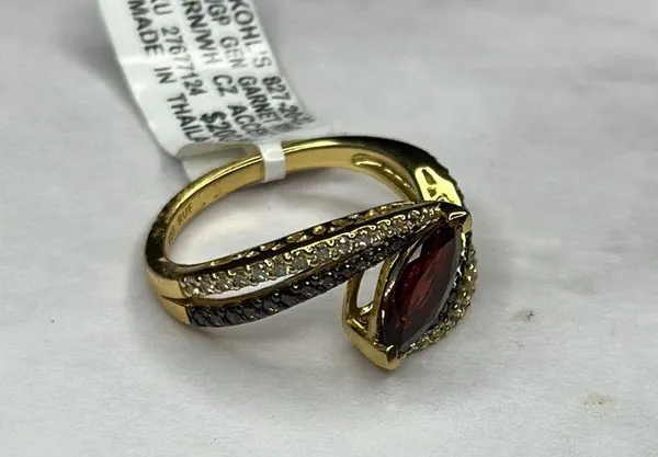 Genuine Garnet Ring Kohls Red/Gold size 7 Gold - Image 6