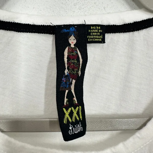 Forever 21 Y2K White Graphic Tee with Puff Sleeves French Dancer Beaded Size Medium - Image 4