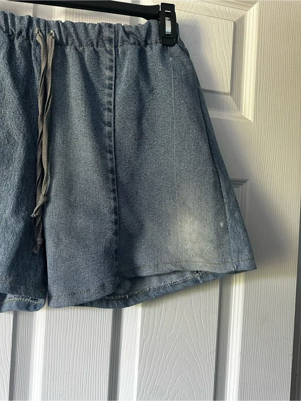 Parke Light Wash Elastic Waist Denim Shorts with Side Patch Pocket - Image 5