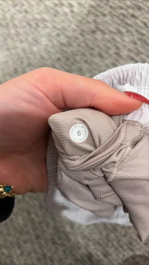 Lululemon Hotty Hot Shorts 4" - Image 2